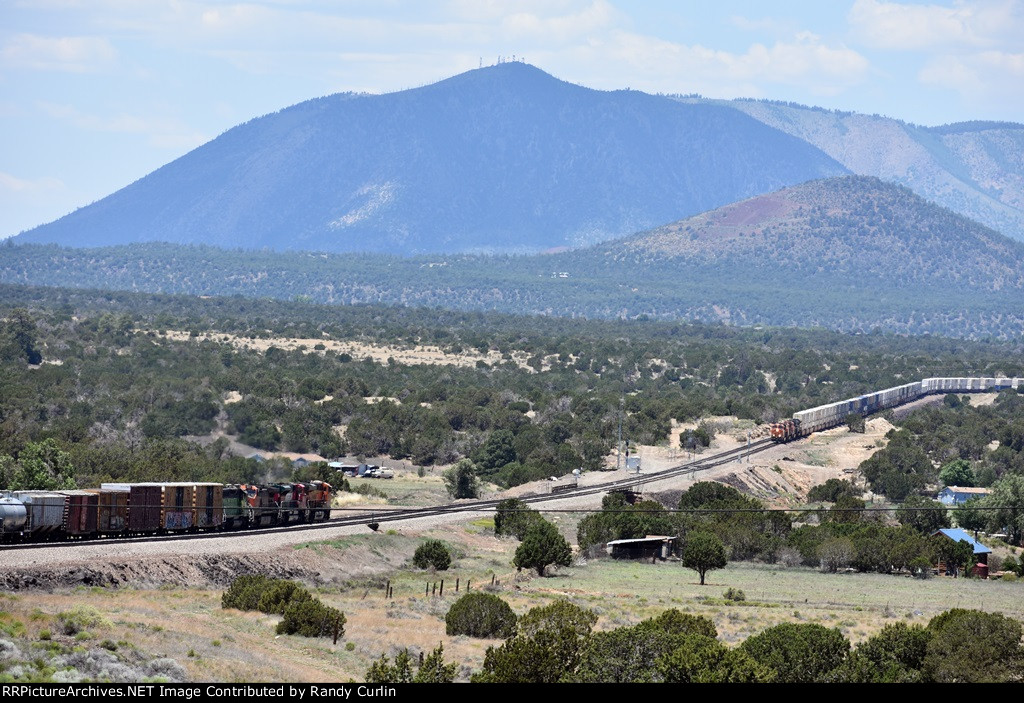 BNSF 6900 West at West Darling